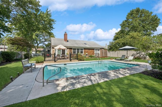 7 Linda Lane, Hampton Bays, NY 11946