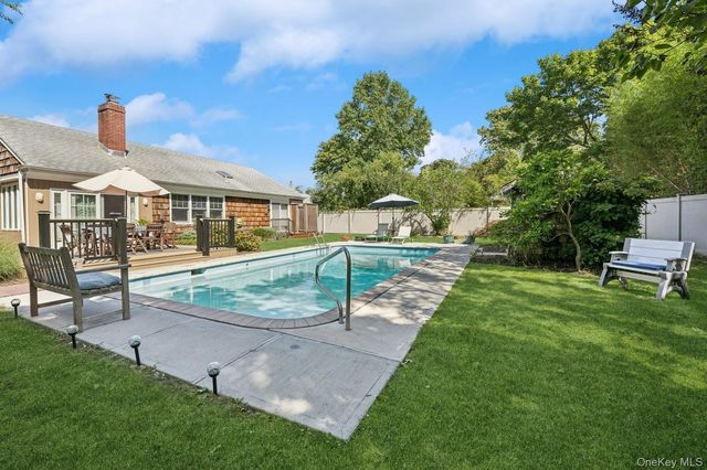 7 Linda Lane, Hampton Bays, NY 11946