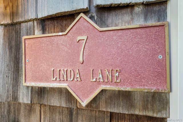 7 Linda Lane, Hampton Bays, NY 11946