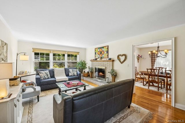 7 Linda Lane, Hampton Bays, NY 11946