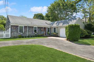 7 Linda Lane, Hampton Bays, NY 11946