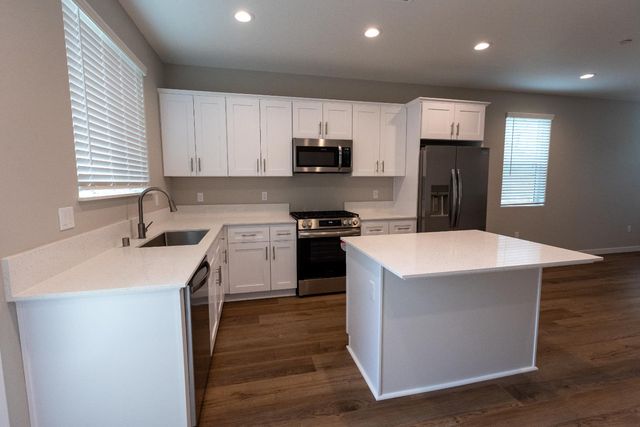 768 Laina Avenue, Madera, CA 93636