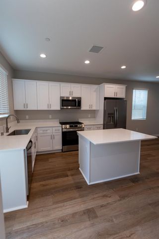 768 Laina Avenue, Madera, CA 93636