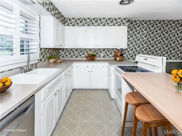 19 Pine Lake Drive, Collinsville, IL 62234