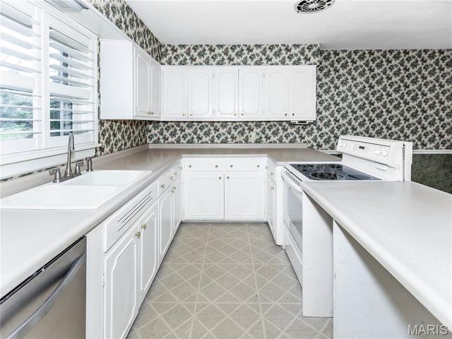 19 Pine Lake Drive, Collinsville, IL 62234