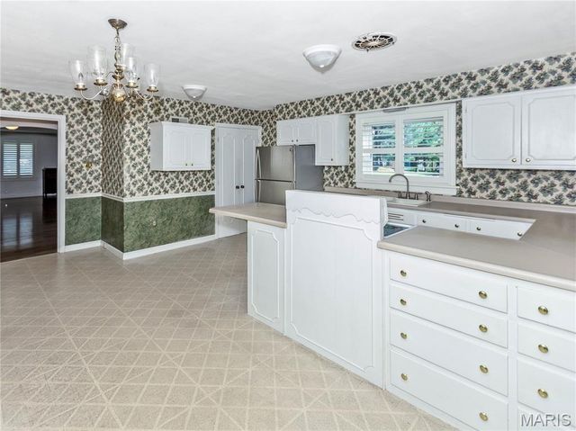 19 Pine Lake Drive, Collinsville, IL 62234