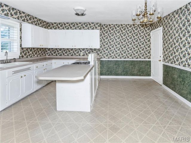 19 Pine Lake Drive, Collinsville, IL 62234