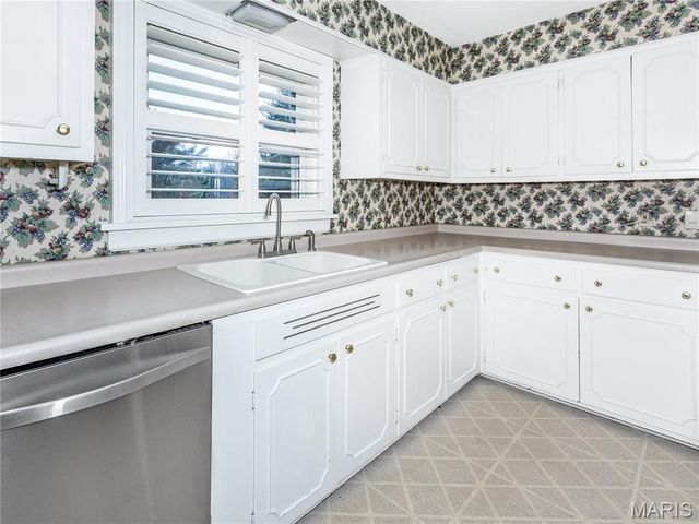 19 Pine Lake Drive, Collinsville, IL 62234