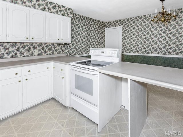 19 Pine Lake Drive, Collinsville, IL 62234