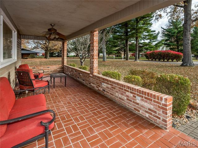 19 Pine Lake Drive, Collinsville, IL 62234