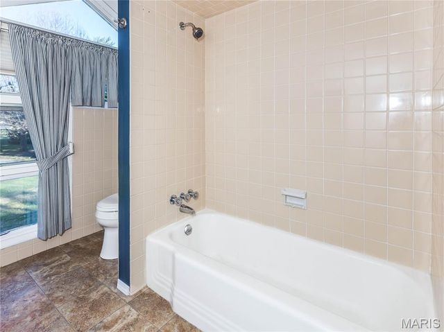 19 Pine Lake Drive, Collinsville, IL 62234