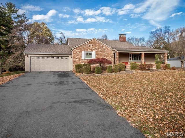 19 Pine Lake Drive, Collinsville, IL 62234