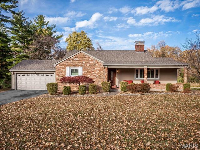 19 Pine Lake Drive, Collinsville, IL 62234