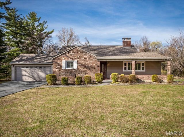 19 Pine Lake Drive, Collinsville, IL 62234