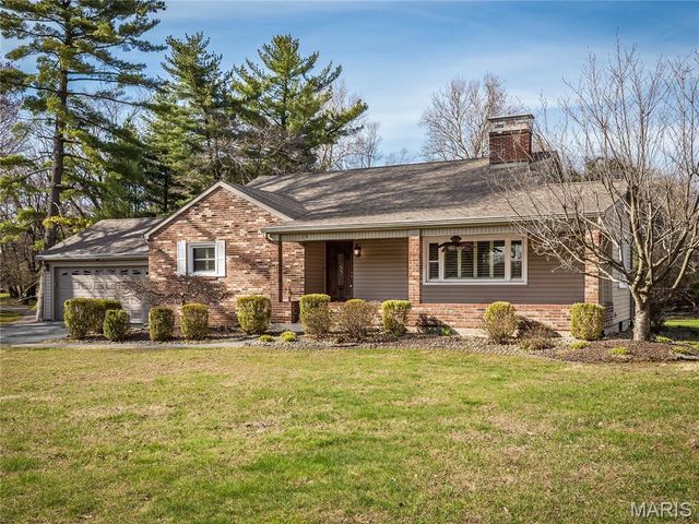 19 Pine Lake Drive, Collinsville, IL 62234