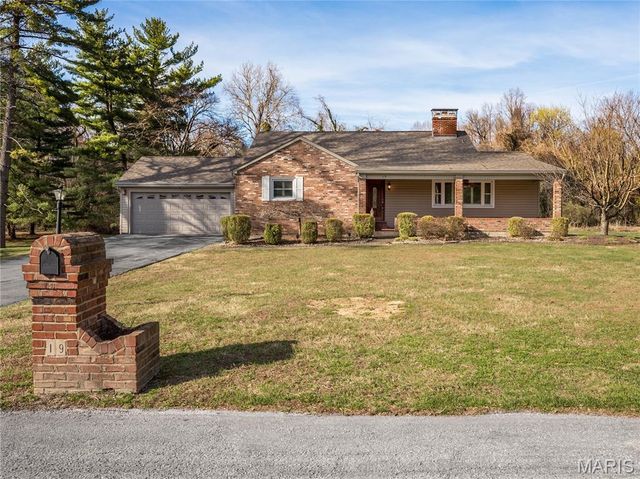 19 Pine Lake Drive, Collinsville, IL 62234