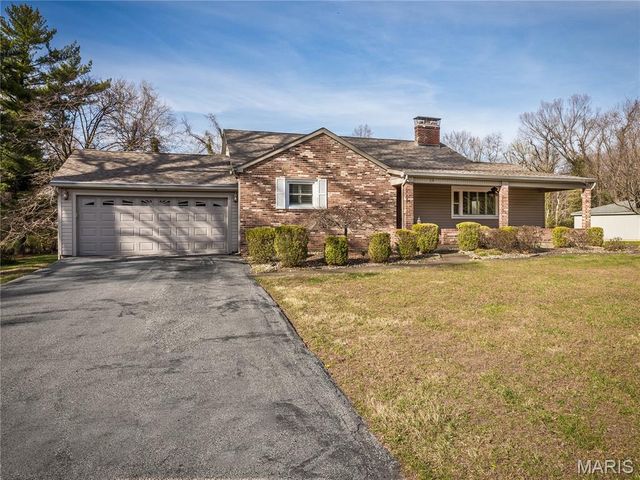 19 Pine Lake Drive, Collinsville, IL 62234