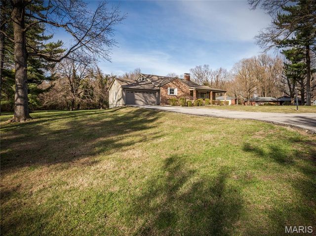 19 Pine Lake Drive, Collinsville, IL 62234