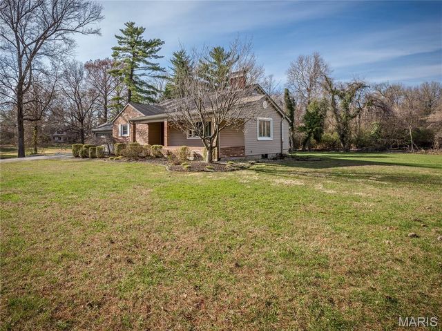 19 Pine Lake Drive, Collinsville, IL 62234