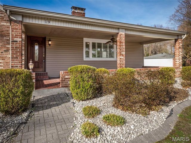 19 Pine Lake Drive, Collinsville, IL 62234