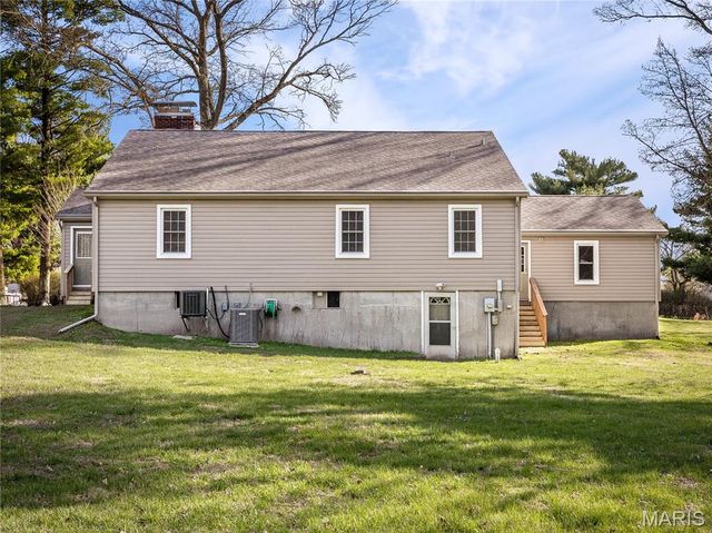 19 Pine Lake Drive, Collinsville, IL 62234