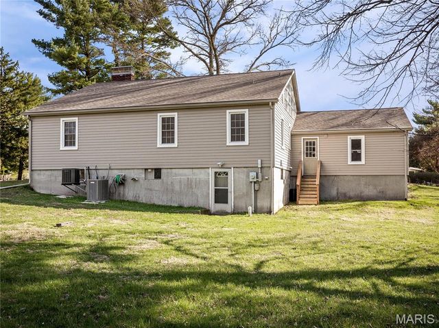 19 Pine Lake Drive, Collinsville, IL 62234