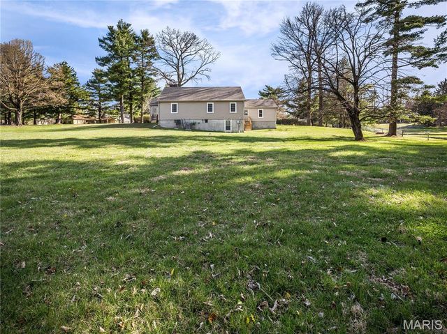 19 Pine Lake Drive, Collinsville, IL 62234