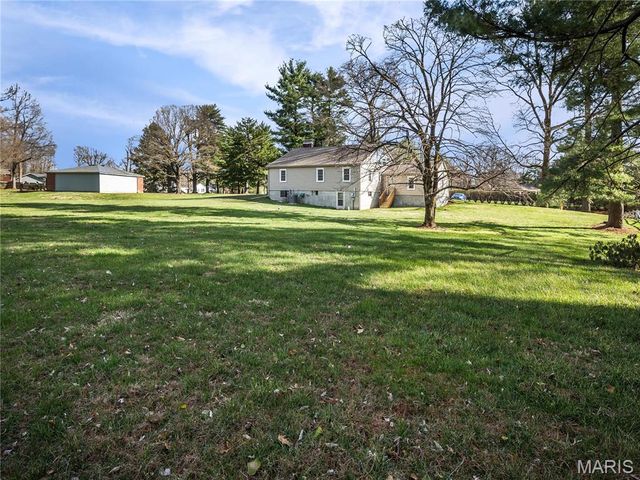 19 Pine Lake Drive, Collinsville, IL 62234