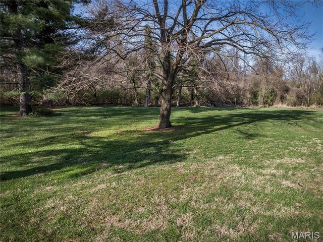 19 Pine Lake Drive, Collinsville, IL 62234