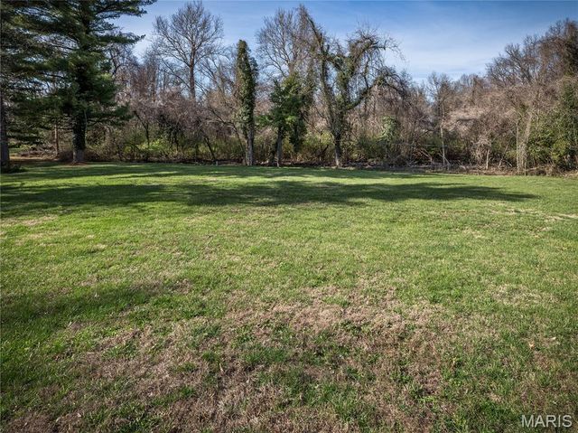 19 Pine Lake Drive, Collinsville, IL 62234