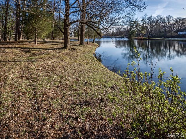 19 Pine Lake Drive, Collinsville, IL 62234