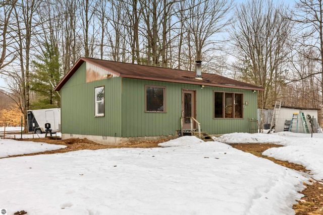 13544 Aylsworth Road, Beulah, MI 49617