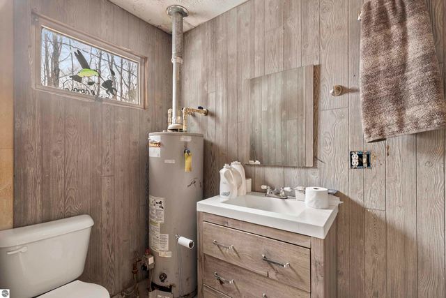 13544 Aylsworth Road, Beulah, MI 49617