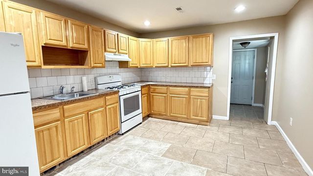 406 CHERRY ST, Camden, NJ 08103