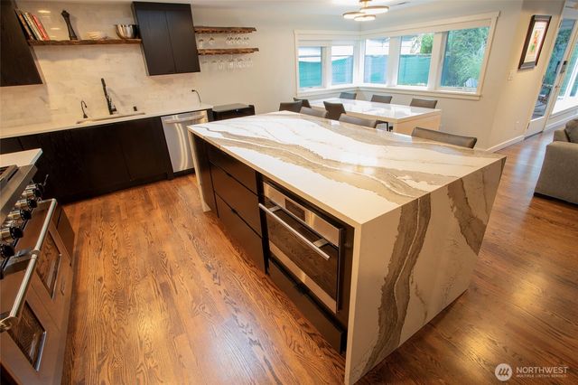 907 Broadway E, Seattle, WA 98102