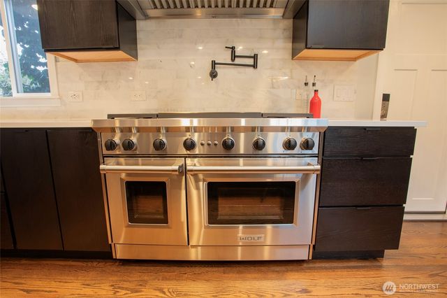 907 Broadway E, Seattle, WA 98102