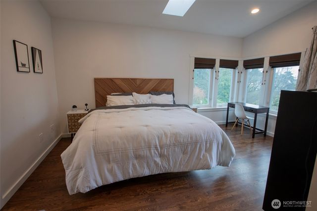 907 Broadway E, Seattle, WA 98102