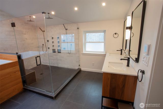 907 Broadway E, Seattle, WA 98102