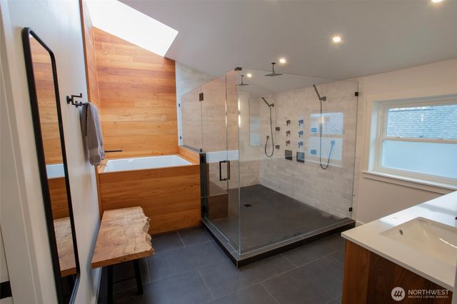 907 Broadway E, Seattle, WA 98102