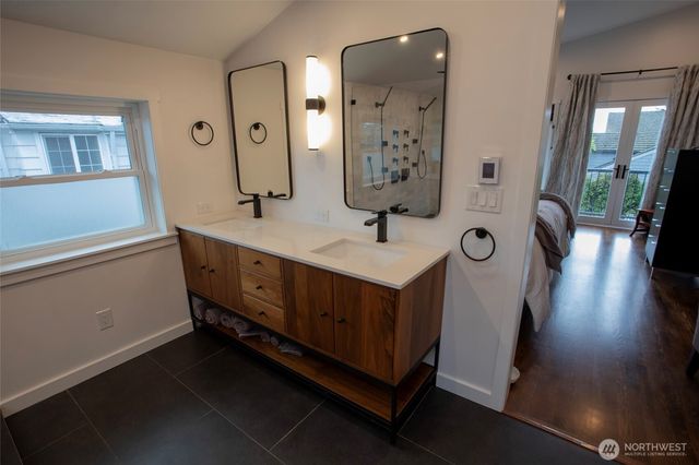 907 Broadway E, Seattle, WA 98102