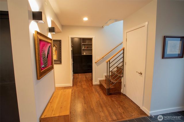 907 Broadway E, Seattle, WA 98102