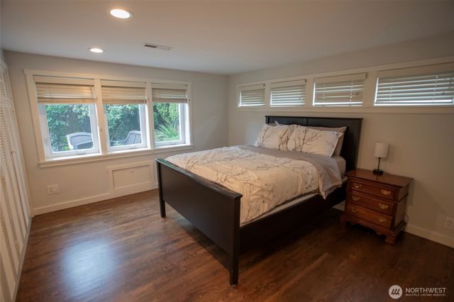 907 Broadway E, Seattle, WA 98102