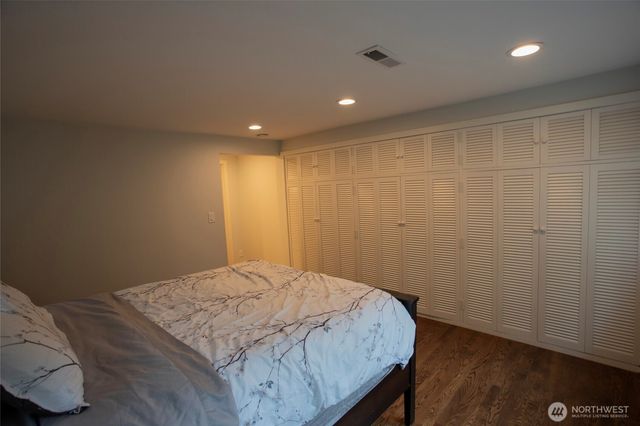 907 Broadway E, Seattle, WA 98102