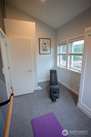 907 Broadway E, Seattle, WA 98102