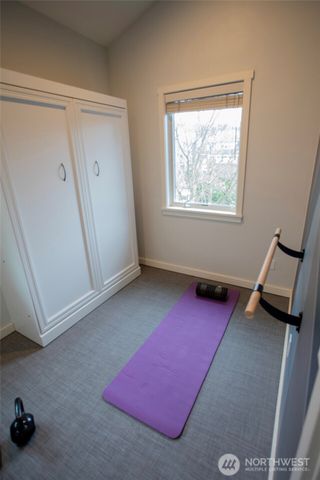 907 Broadway E, Seattle, WA 98102