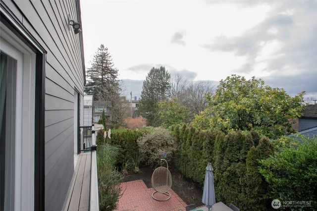 907 Broadway E, Seattle, WA 98102