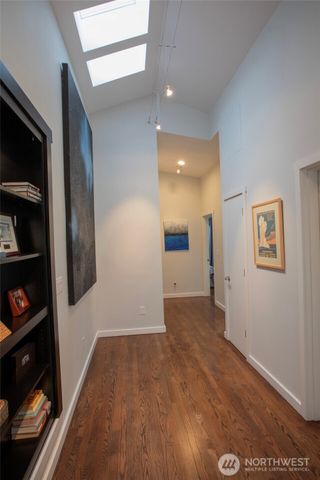 907 Broadway E, Seattle, WA 98102