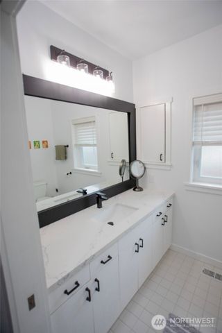 907 Broadway E, Seattle, WA 98102