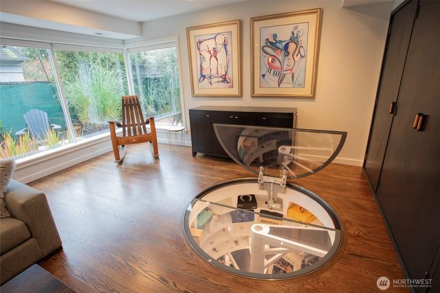 907 Broadway E, Seattle, WA 98102