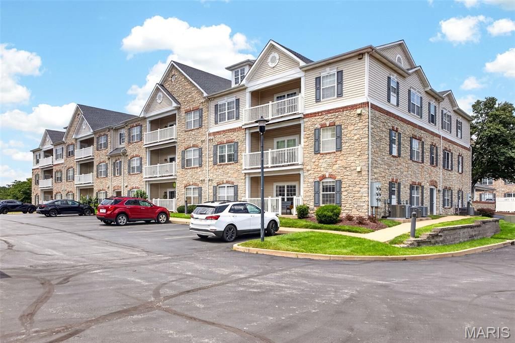 6 Monarch Trace Court 103, Chesterfield, MO 63017